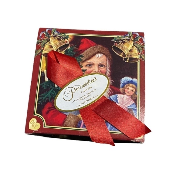 OLD WORLD CHRISTMAS CHRISTMAS TREE ORNAMENT PRIEST WITH BOX - Picture 4 of 10